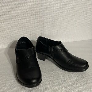 Easy street, comfort wave, ankle booties.